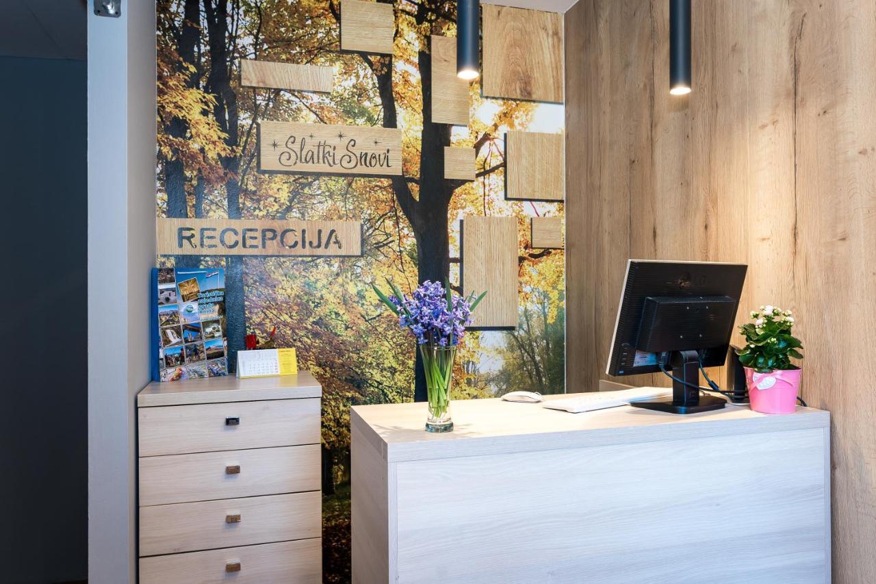 Guest House Slatki Snovi Книн Екстер'єр фото