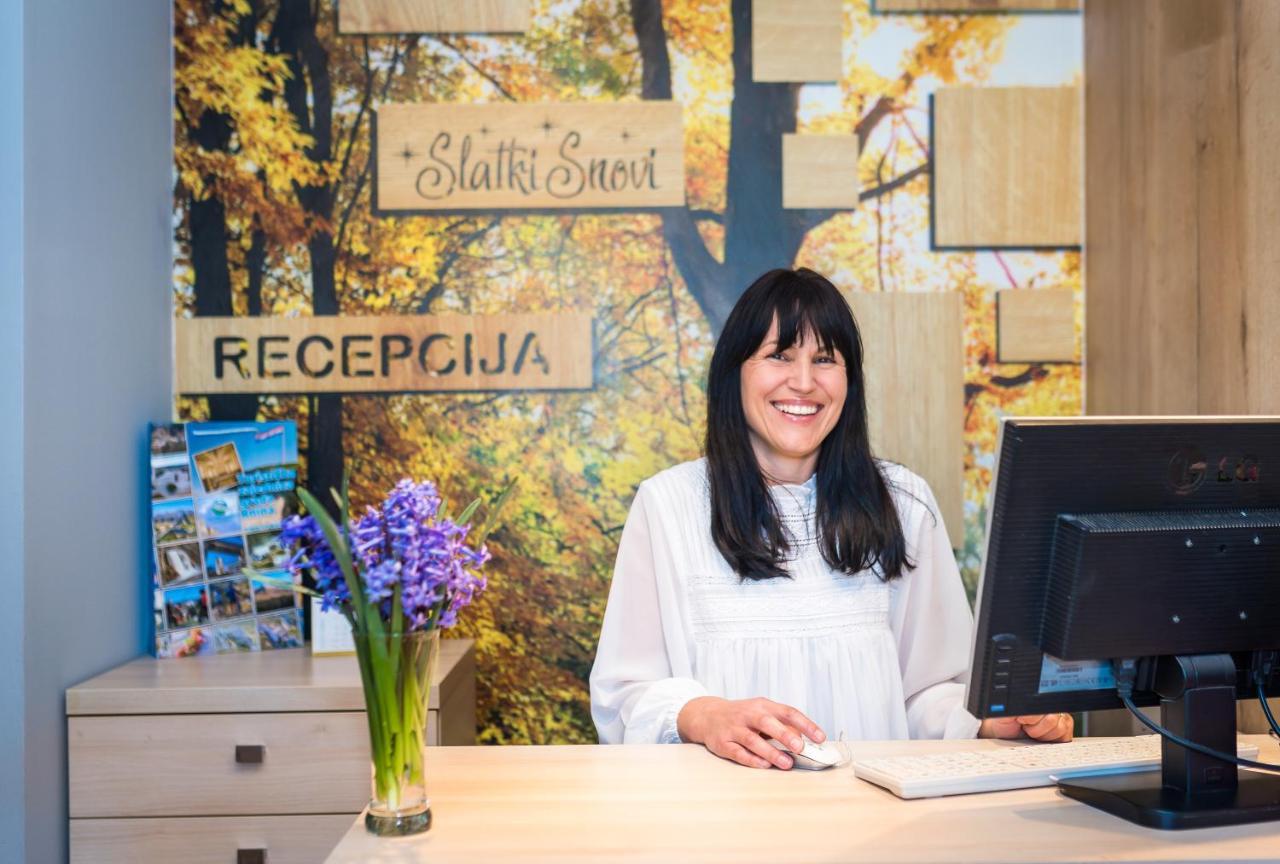 Guest House Slatki Snovi Книн Екстер'єр фото