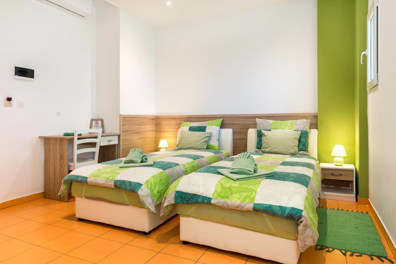 Guest House Slatki Snovi Книн Екстер'єр фото