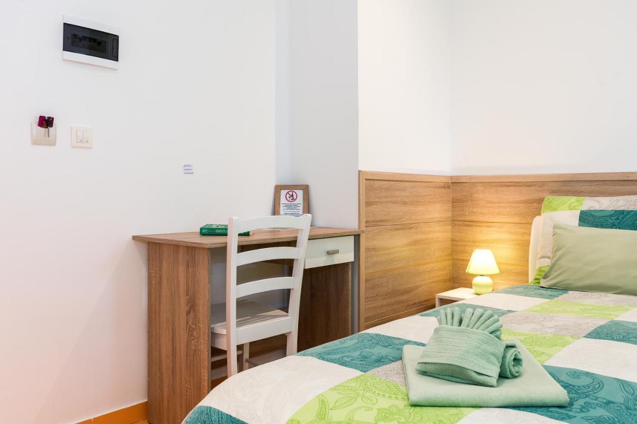 Guest House Slatki Snovi Книн Екстер'єр фото