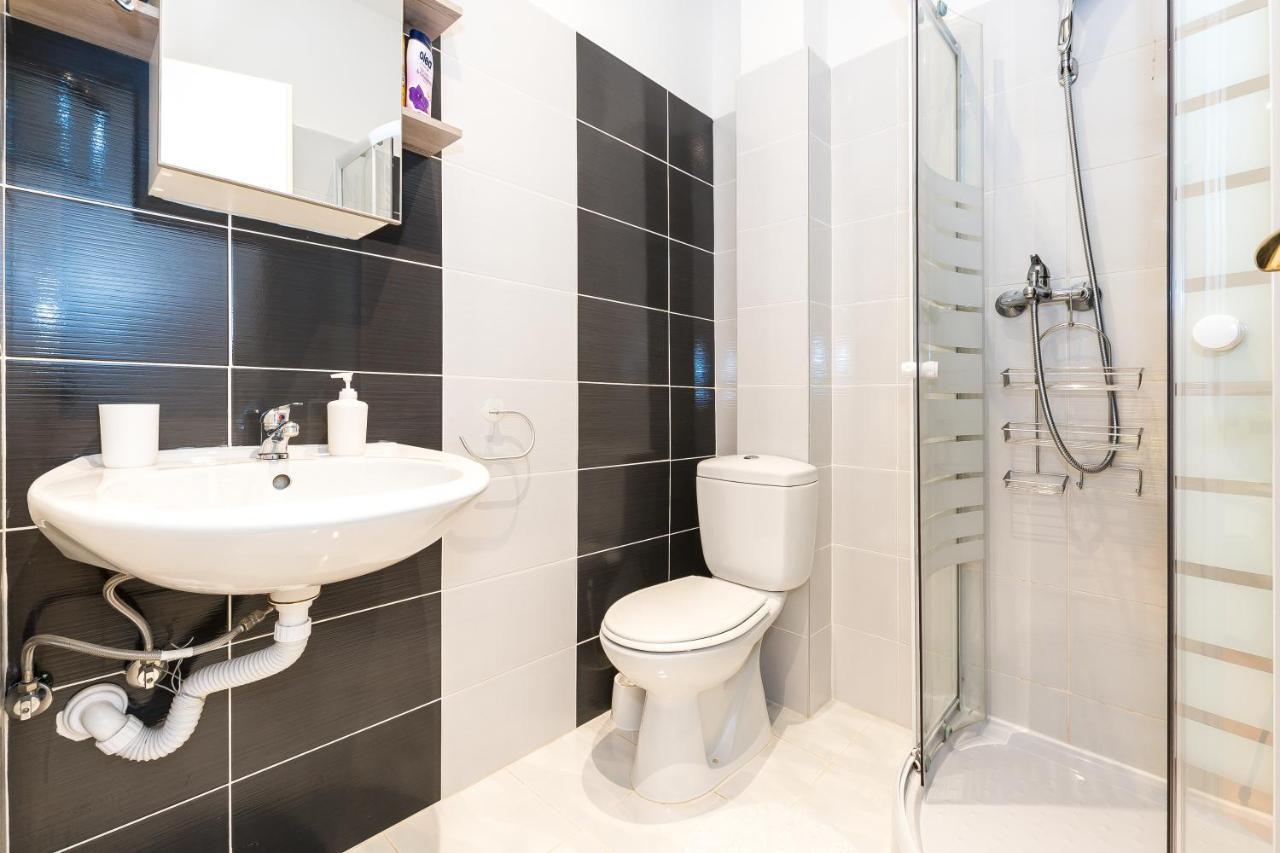 Guest House Slatki Snovi Книн Екстер'єр фото