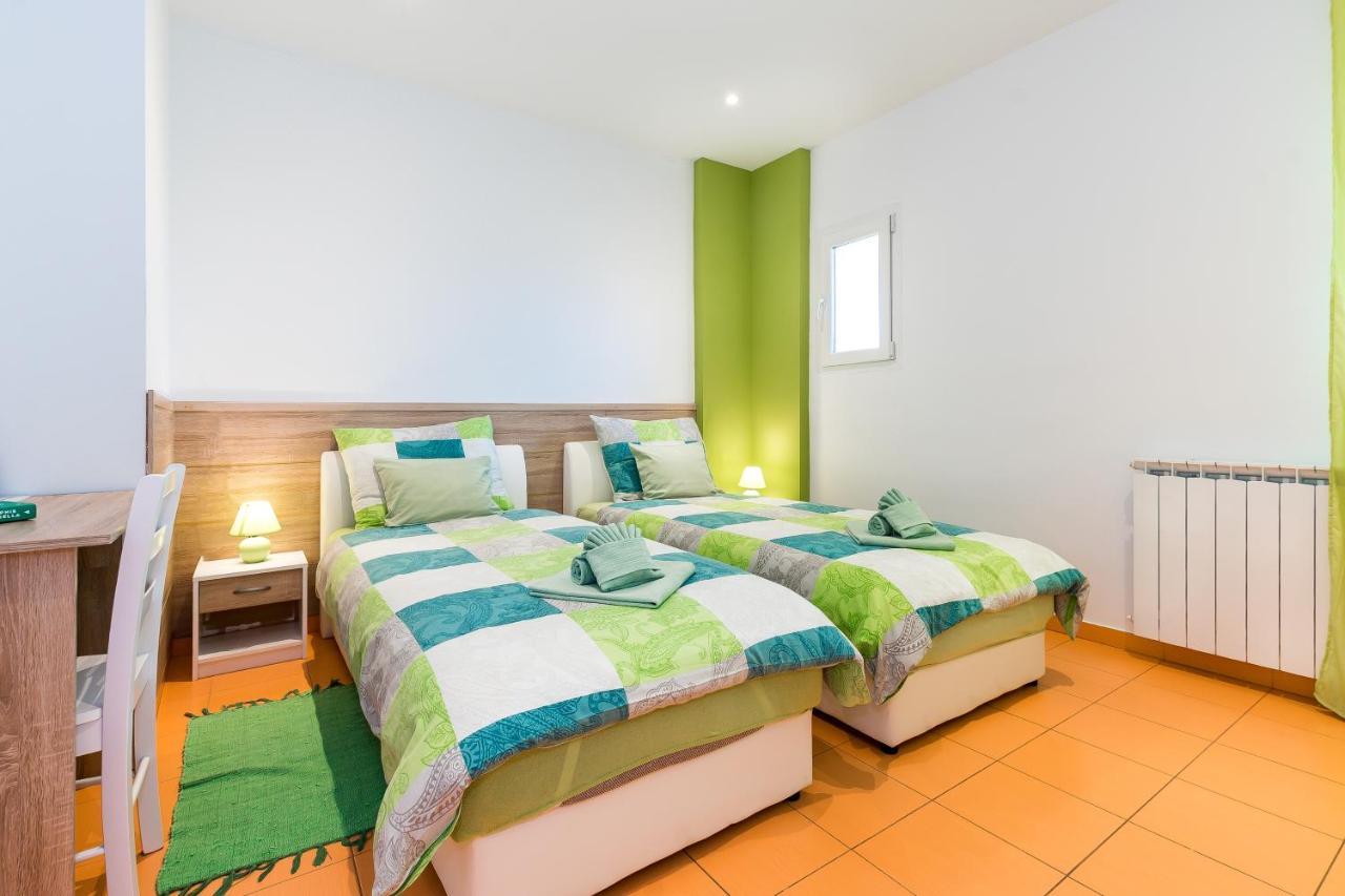 Guest House Slatki Snovi Книн Екстер'єр фото