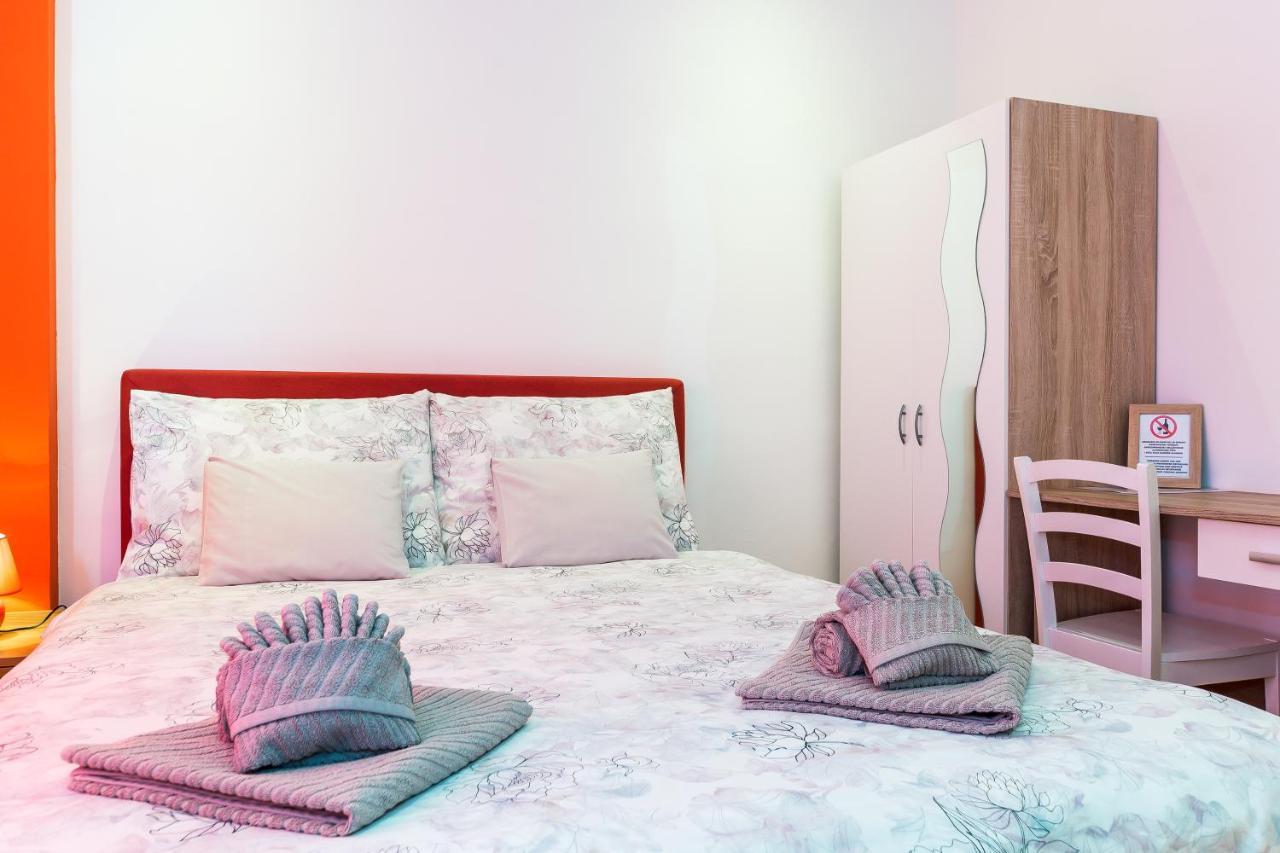 Guest House Slatki Snovi Книн Екстер'єр фото