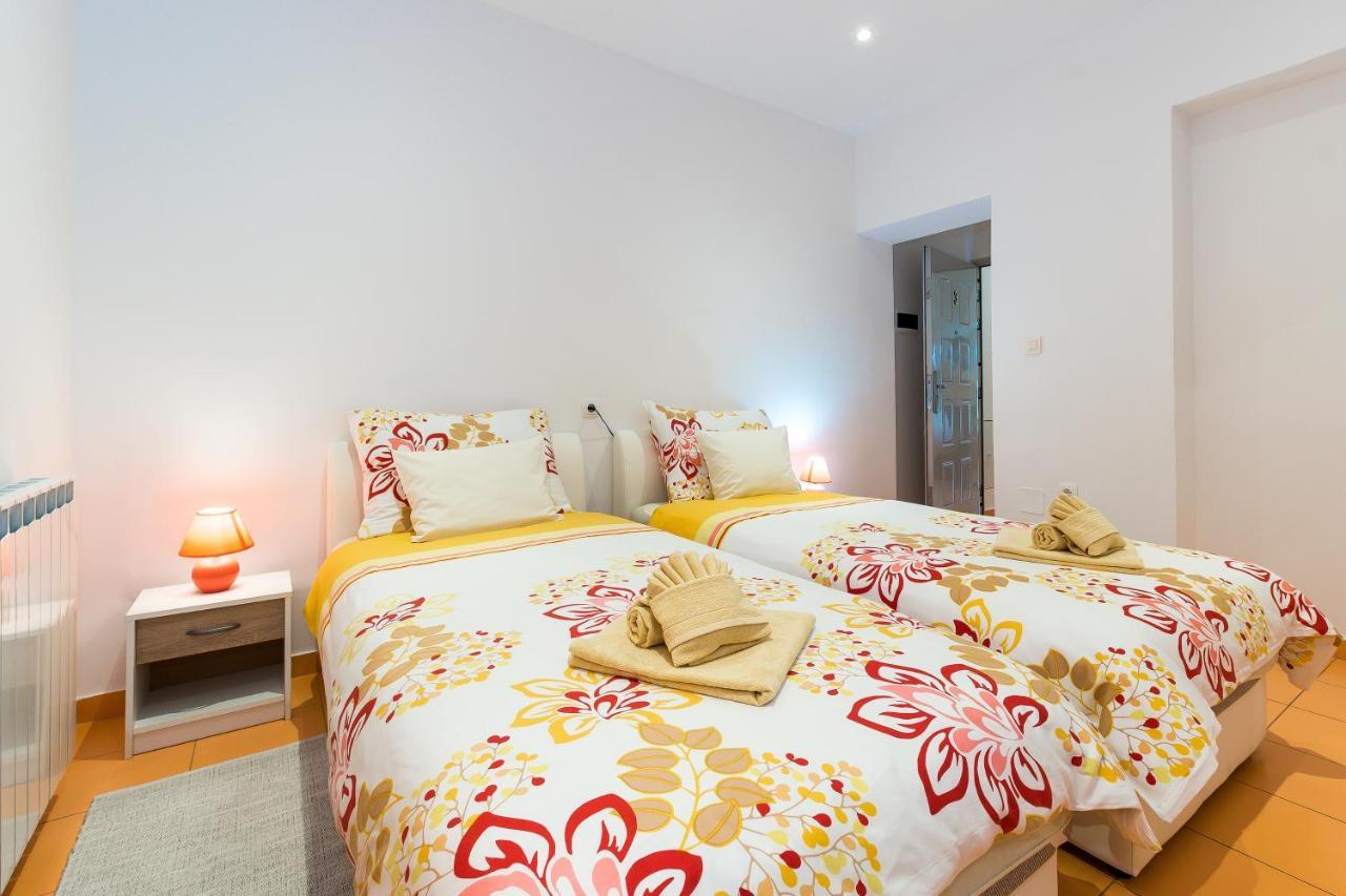 Guest House Slatki Snovi Книн Екстер'єр фото