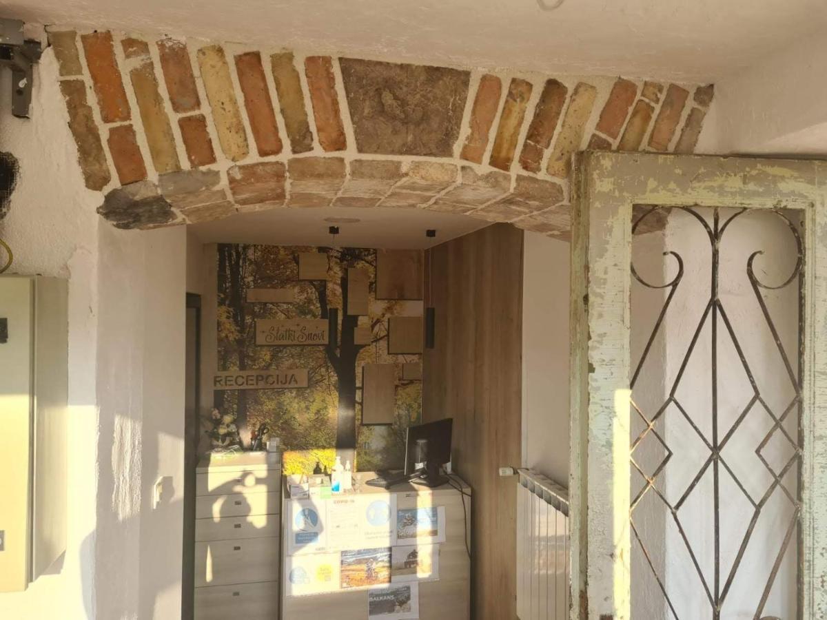 Guest House Slatki Snovi Книн Екстер'єр фото