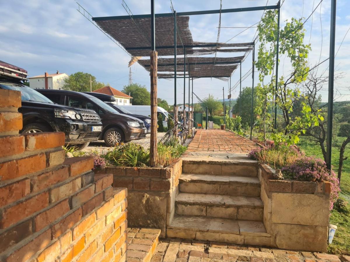 Guest House Slatki Snovi Книн Екстер'єр фото