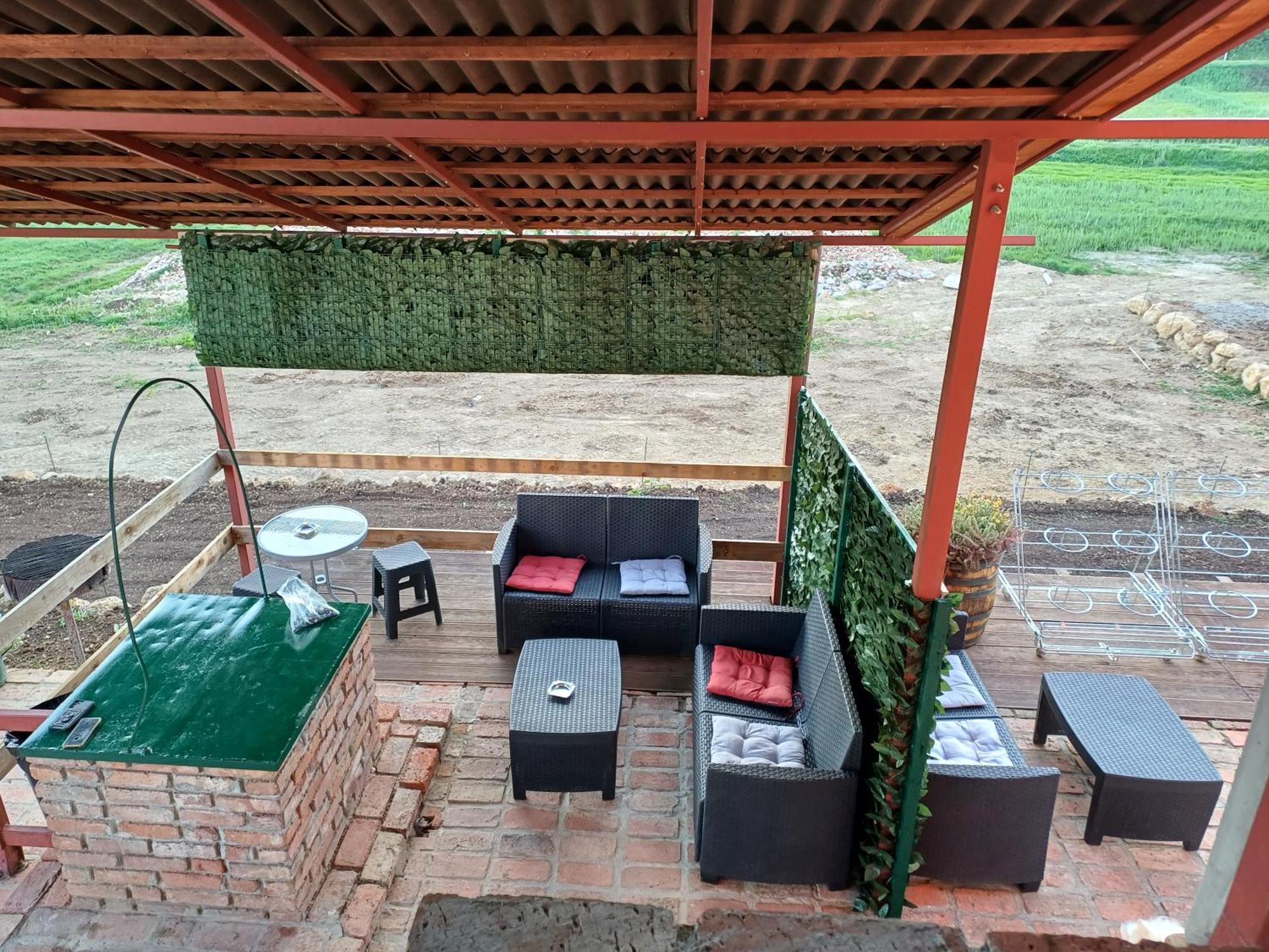 Guest House Slatki Snovi Книн Екстер'єр фото