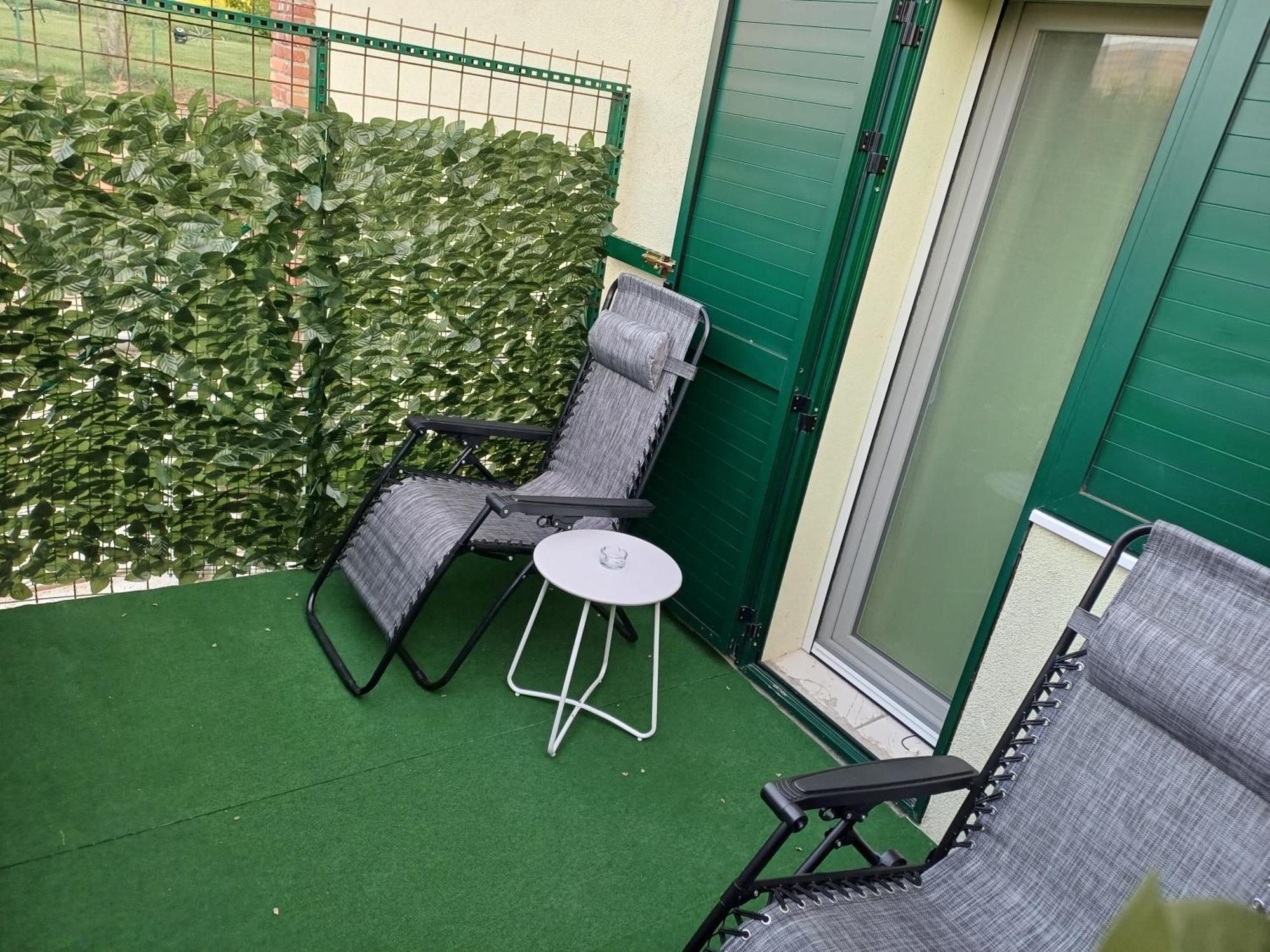 Guest House Slatki Snovi Книн Екстер'єр фото