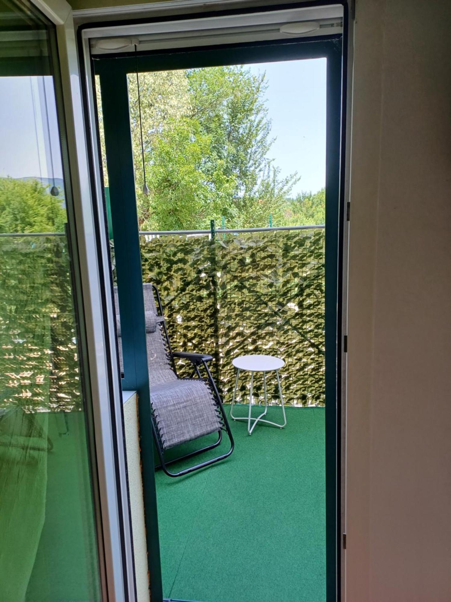 Guest House Slatki Snovi Книн Екстер'єр фото
